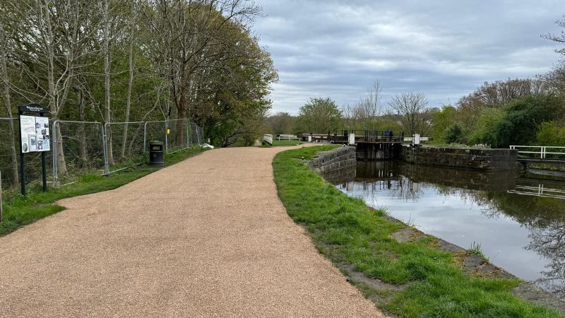 Commercial Hot Tar Golden Gravel Footway